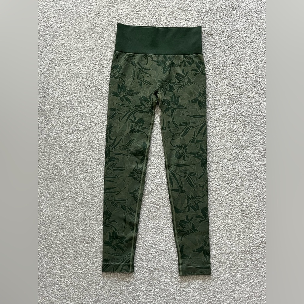 NWOT Any Body Green Palm Leggings Size Medium